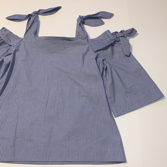 Banana Republic Blue and White Striped Cold Shoulder Top - Women’s Size Small - Picture 5 of 7